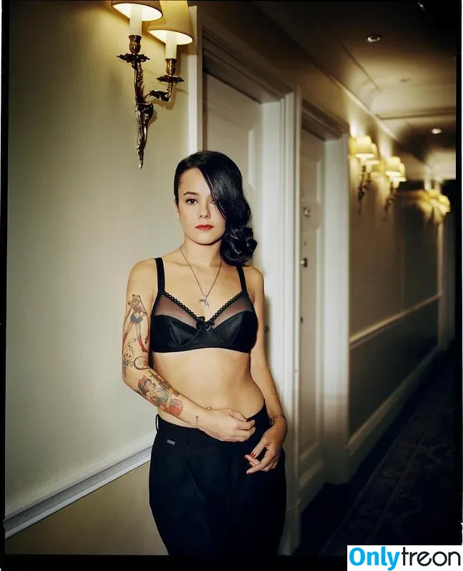 Alizee голая photo #0018 (alizeeofficiel / alizeesanzeth)