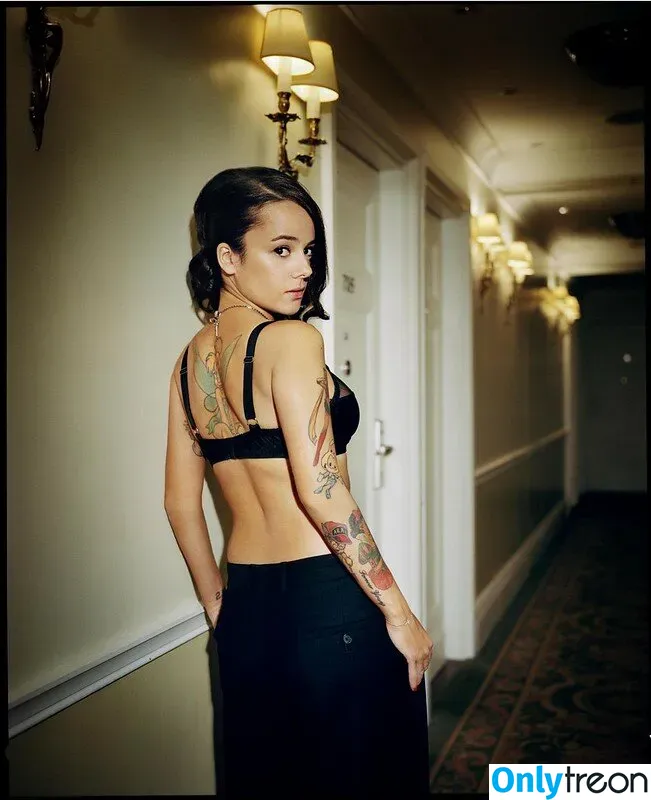 Alizee голая photo #0020 (alizeeofficiel / alizeesanzeth)