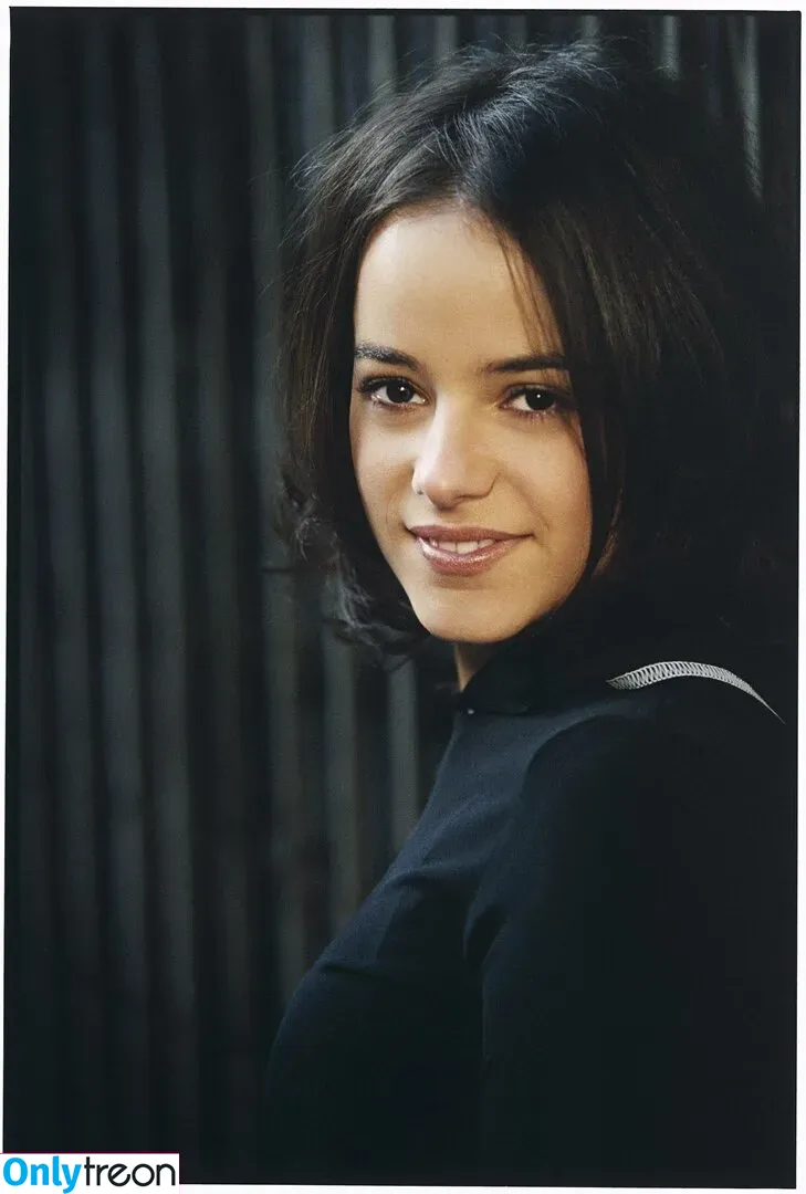 Alizee голая photo #0062 (alizeeofficiel / alizeesanzeth)