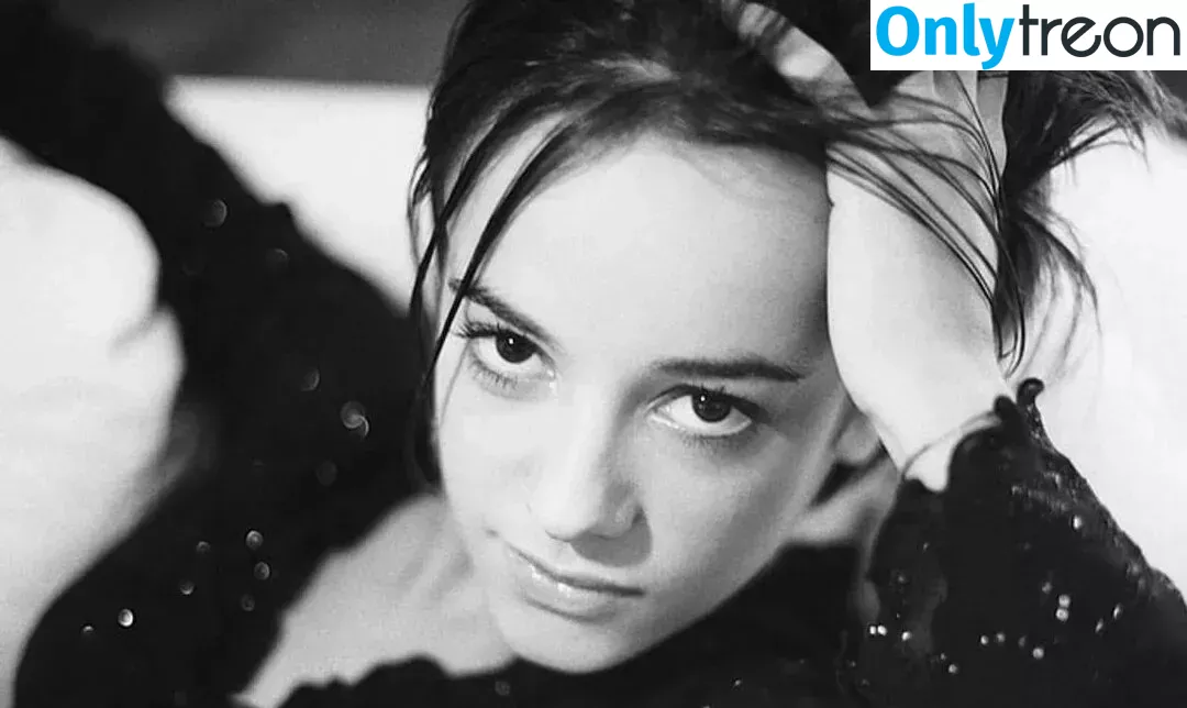 Alizee голая photo #0104 (alizeeofficiel / alizeesanzeth)