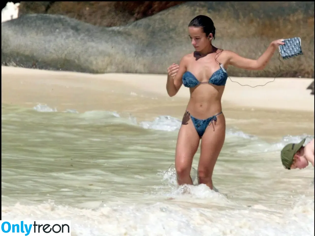 Alizee nude photo #0109 (alizeeofficiel / alizeesanzeth)