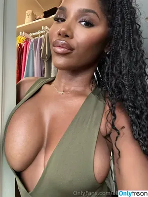 Allchargedup / Ashley Christen / sashafoxyy / toned_ash nude photo #0125