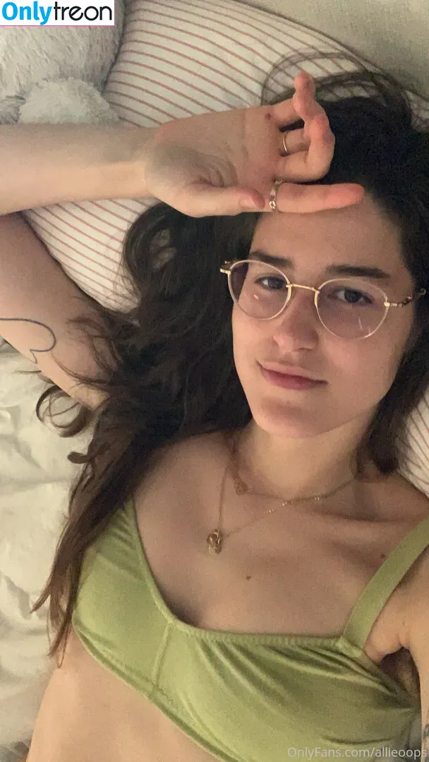allieoops nude photo #0007 (cummanifesto)