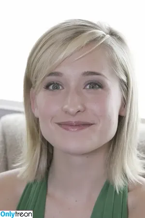 Allison Mack / allisonmack729 nude photo #0049