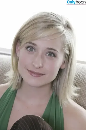 Allison Mack / allisonmack729 nude photo #0050