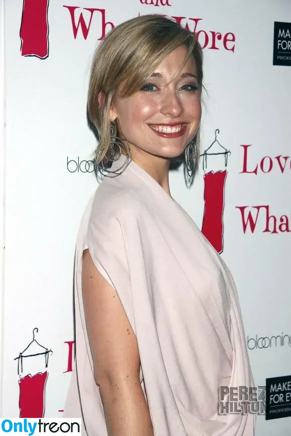 Allison Mack голая photo #0002 (allisonmack729)