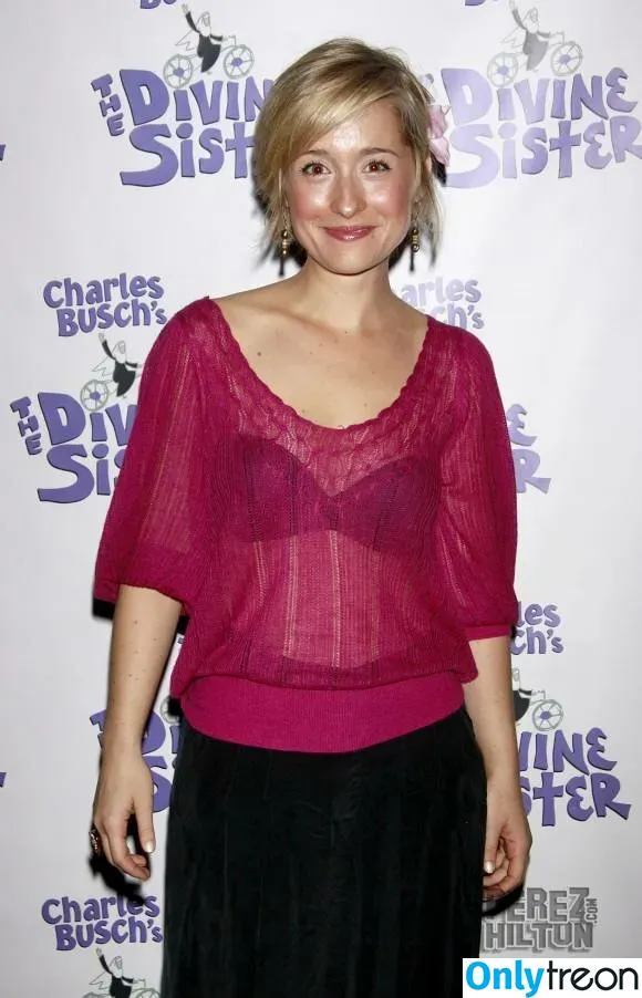 Allison Mack голая photo #0003 (allisonmack729)