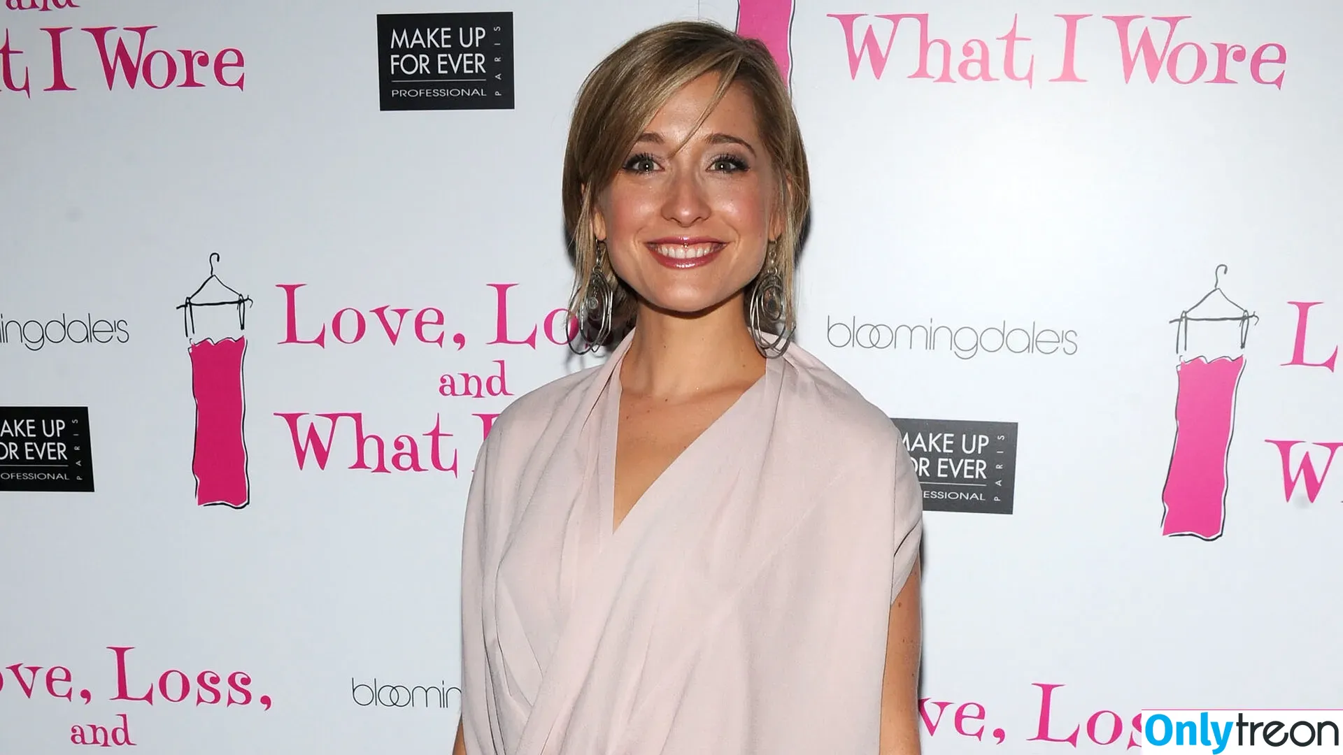 Allison Mack голая photo #0035 (allisonmack729)