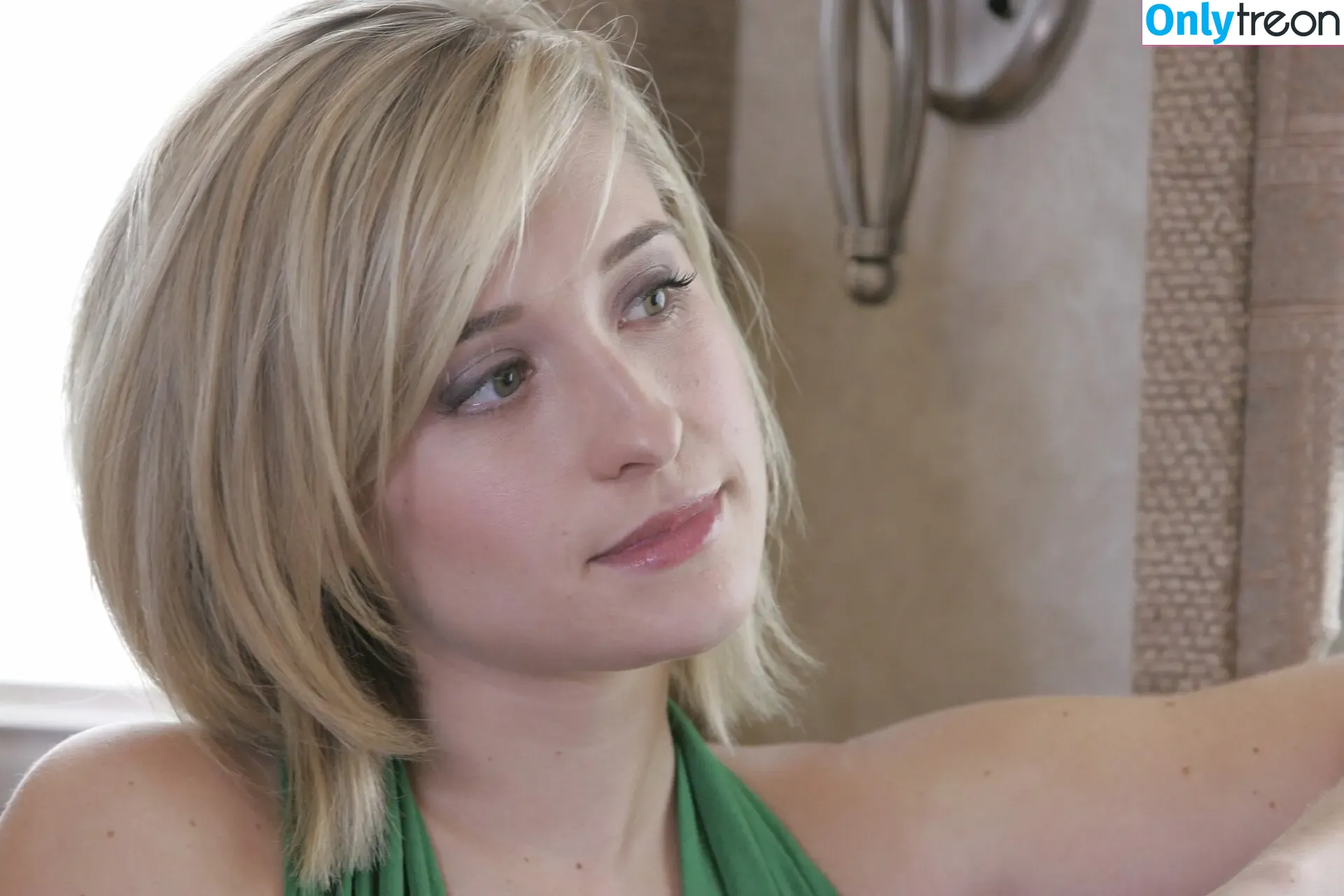 Allison Mack nude photo #0066 (allisonmack729)