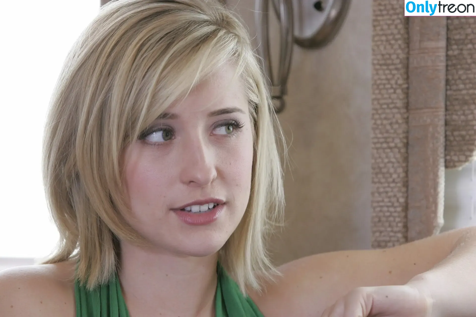 Allison Mack nude photo #0068 (allisonmack729)