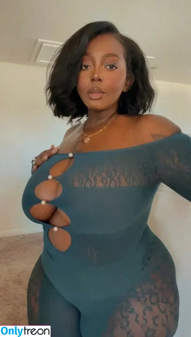 Allohhhh nude photo #0010 (Allimaru / all.o / allypoohhhh)