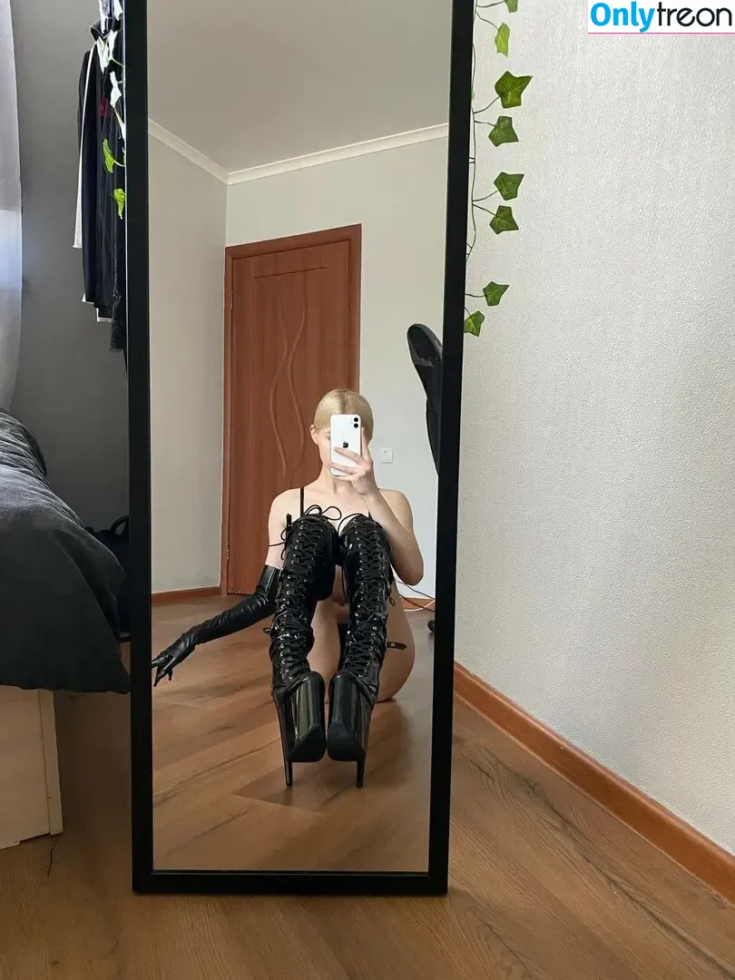 Allotrop голая photo #0285 (allotrope.io)