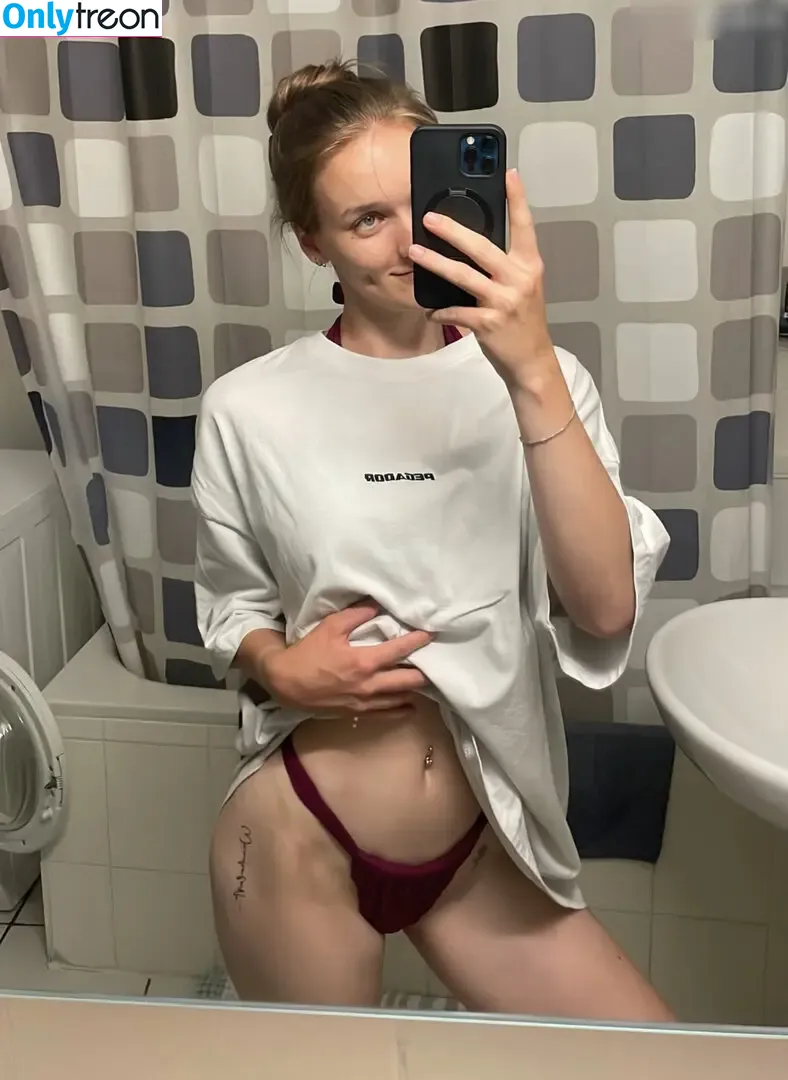 ally.hrng nude photo #0014 (ally.of)