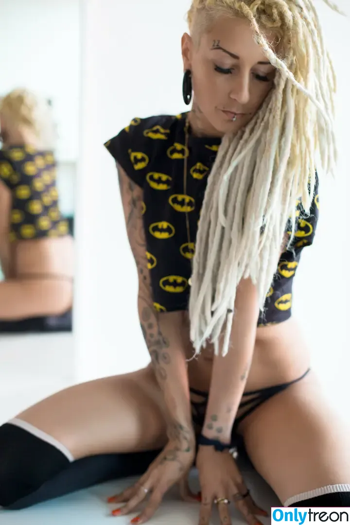 Allyele nude photo #0009 (alylee)