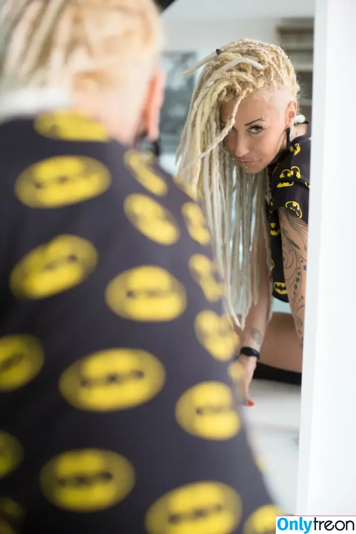 Allyele nude photo #0031 (alylee)