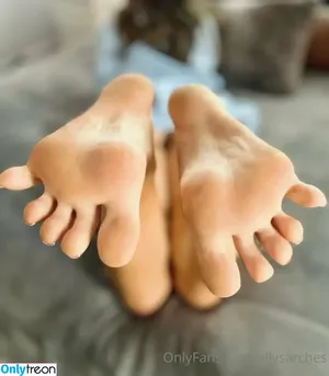 allysarches / asmrrequests nude photo #0002