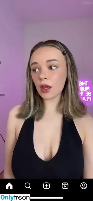 alohaleyla / alohaleyyla nude photo #0001