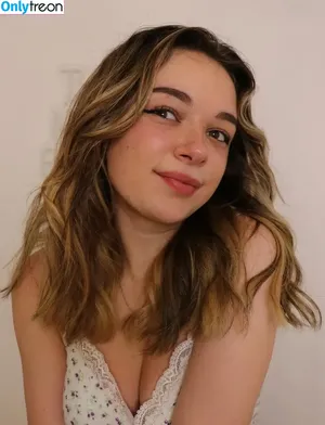 alohaleyla / alohaleyyla nude photo #0005