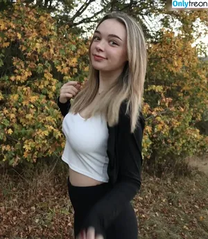 alohaleyla / alohaleyyla nude photo #0012