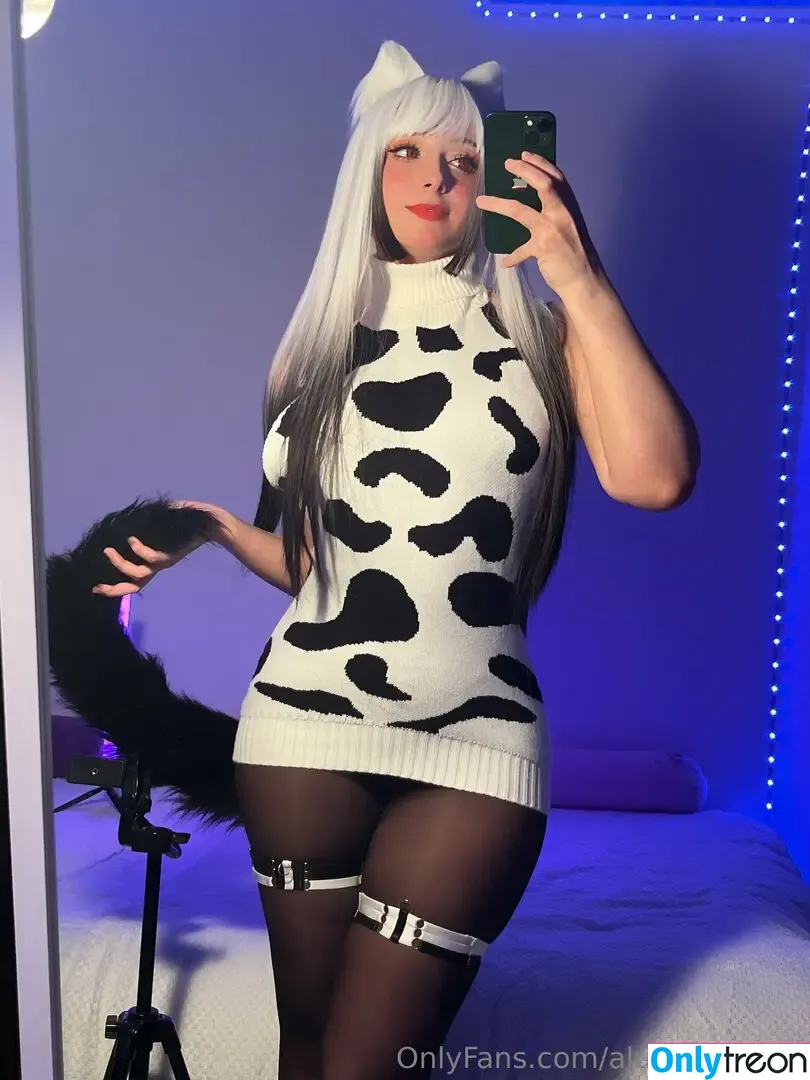aluctoriachan nude photo #0078 (aannaavictoria)