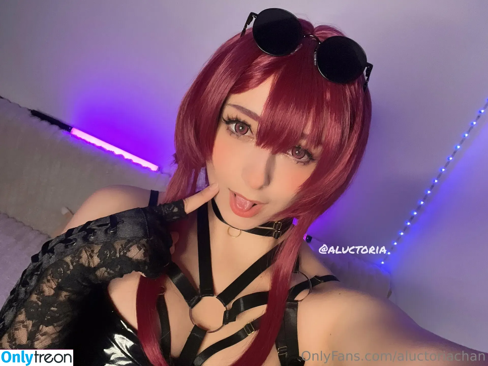 aluctoriachan nude photo #0097 (aannaavictoria)