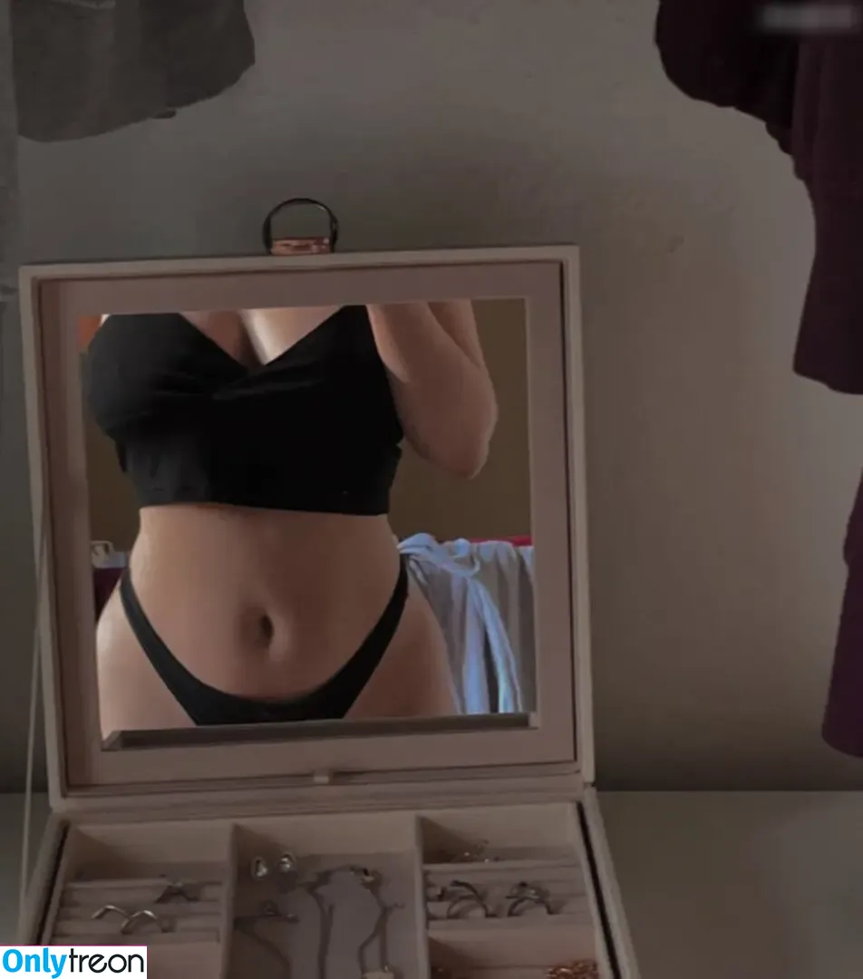 Alxdr.krss nude photo #0001 (Alxdr.krss)