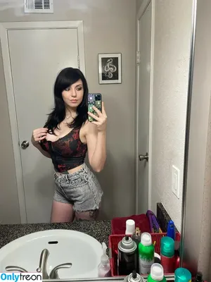 Alxxandrea / onlyalexxandraxox nude photo #0015