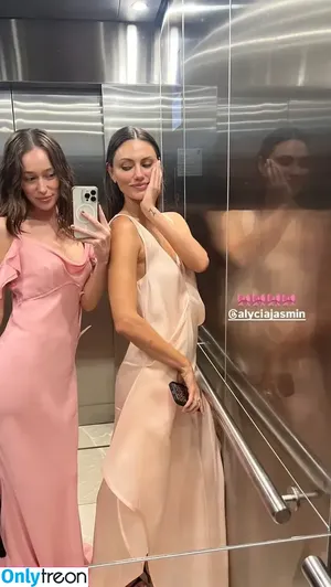Alycia Debnam Carey / DebnamCarey / alyciajasmin nude photo #1273