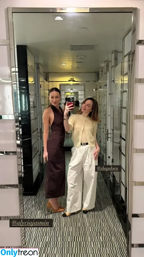 Alycia Debnam Carey nude photo #1281 (DebnamCarey / alyciajasmin)
