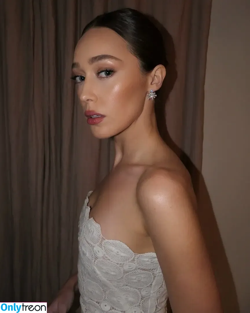 Alycia Debnam Carey nude photo #1287 (DebnamCarey / alyciajasmin)