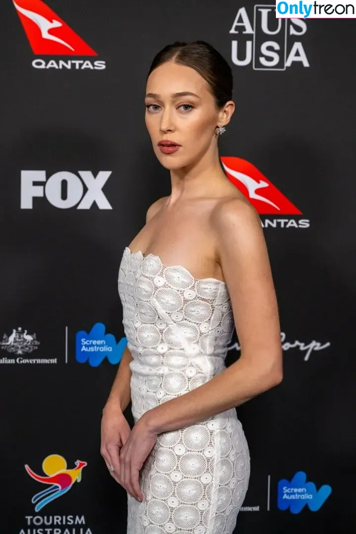 Alycia Debnam Carey nude photo #1298 (DebnamCarey / alyciajasmin)