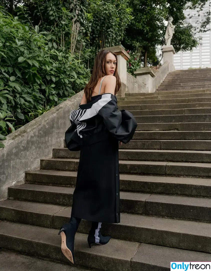 Alycia Debnam Carey nude photo #1337 (DebnamCarey / alyciajasmin)
