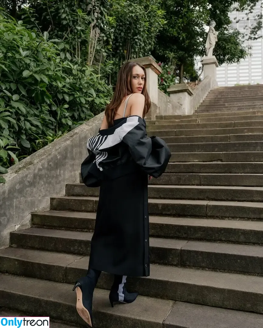 Alycia Debnam Carey nude photo #1345 (DebnamCarey / alyciajasmin)