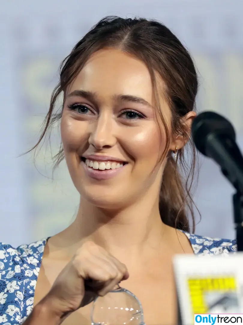 Alycia Debnam Carey nude photo #1353 (DebnamCarey / alyciajasmin)