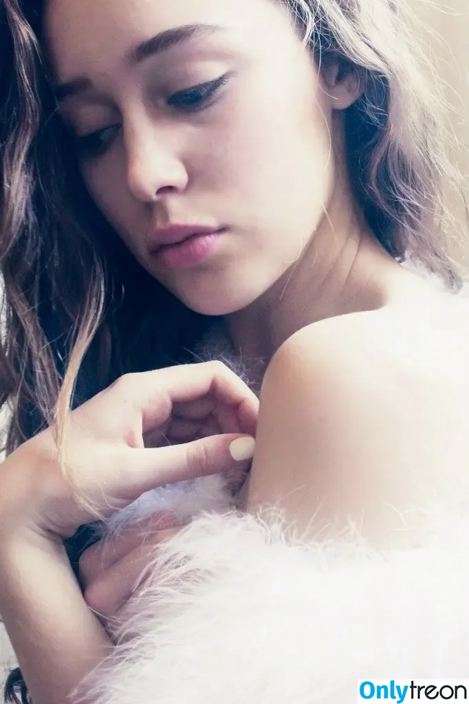 Alycia Debnam Carey nude photo #1356 (DebnamCarey / alyciajasmin)