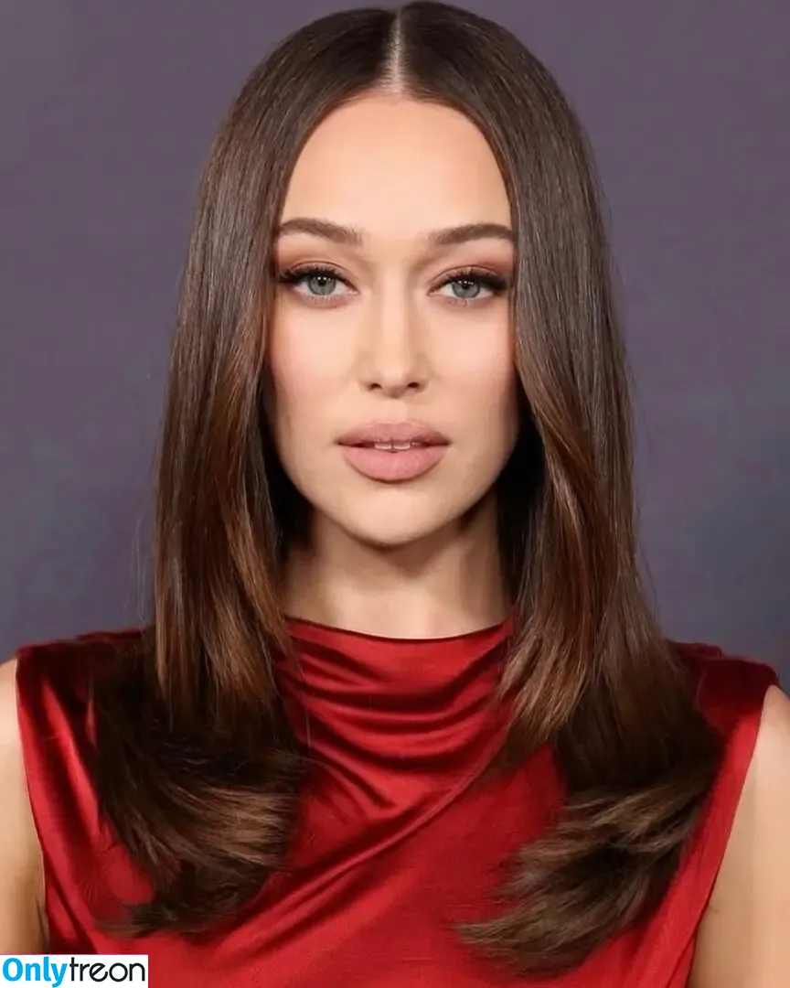Alycia Debnam Carey nude photo #1376 (DebnamCarey / alyciajasmin)