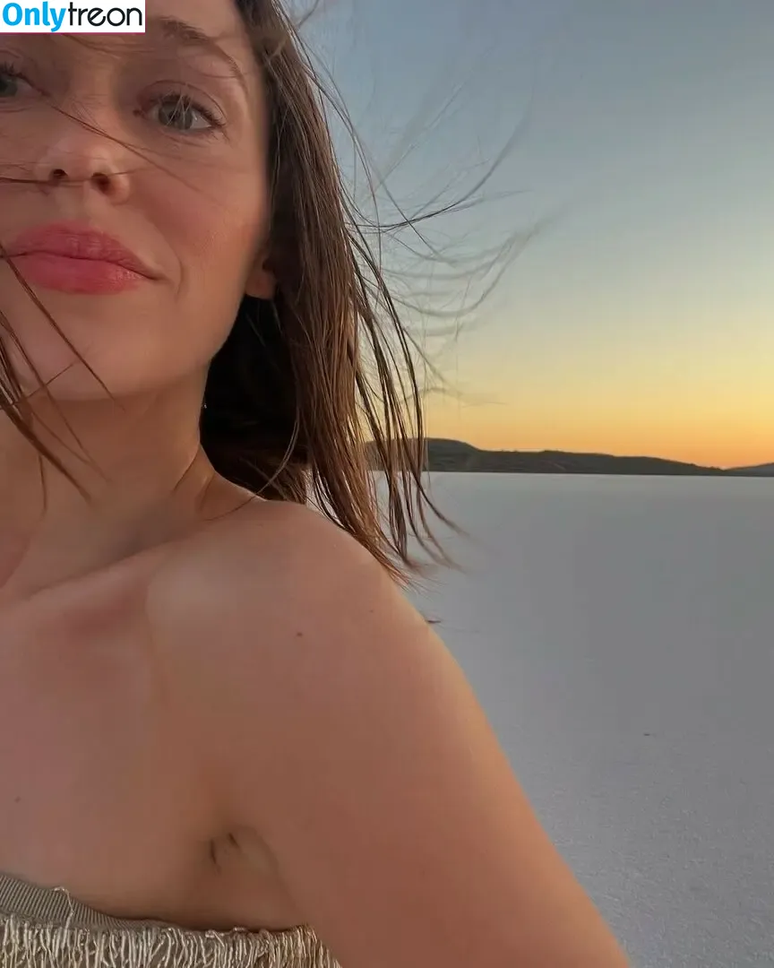 Alycia Debnam Carey nude photo #1385 (DebnamCarey / alyciajasmin)