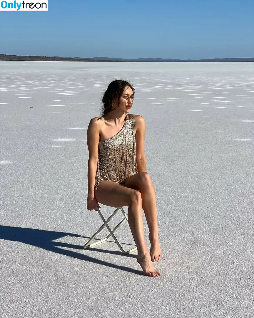 Alycia Debnam Carey nude photo #1387 (DebnamCarey / alyciajasmin)
