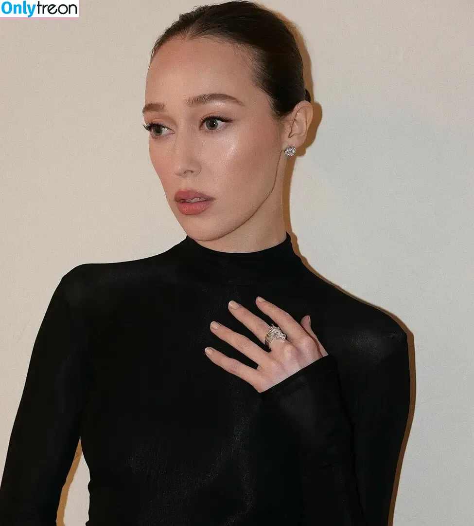 Alycia Debnam Carey nude photo #1393 (DebnamCarey / alyciajasmin)