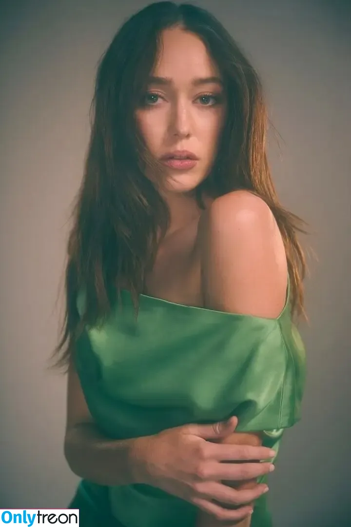 Alycia Debnam Carey nude photo #1428 (DebnamCarey / alyciajasmin)