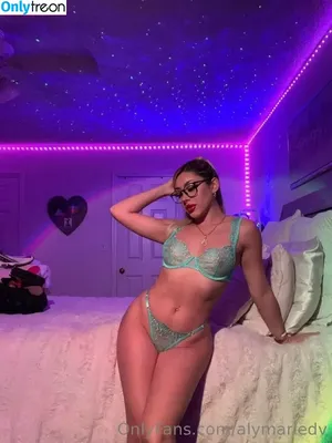 alymariedv / alyssadaveigaa nude photo #0014