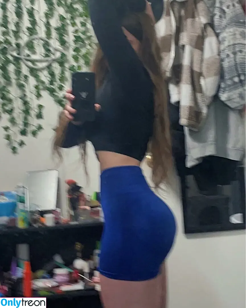 Alyshia Harvey nude photo #0003 (AlyshiaHarvey)