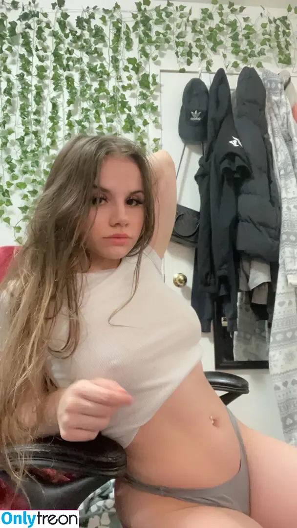 Alyshia Harvey nude photo #0037 (AlyshiaHarvey)