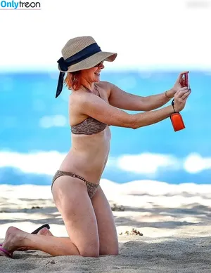 Alyson Hannigan / alysonhannigan nude photo #0400