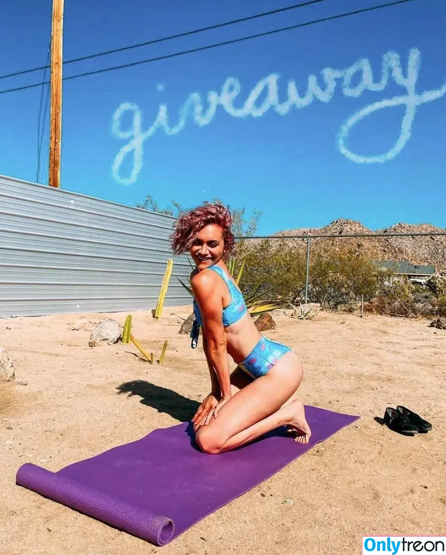 Alyson Stoner голая photo #0032 (alysonstoner)