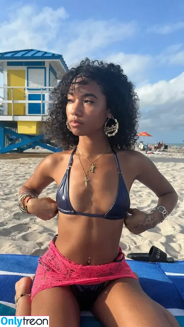 alysontsang nude photo #0005 (plantbasedpussey)