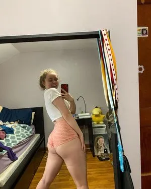 Alyssa Cleversey / lyss.fits фото голая #0002