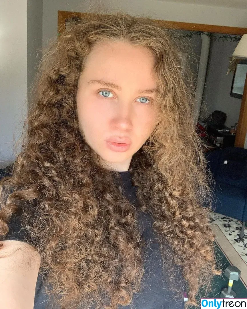 Alyssa Cleversey голая photo #0004 (lyss.fits)