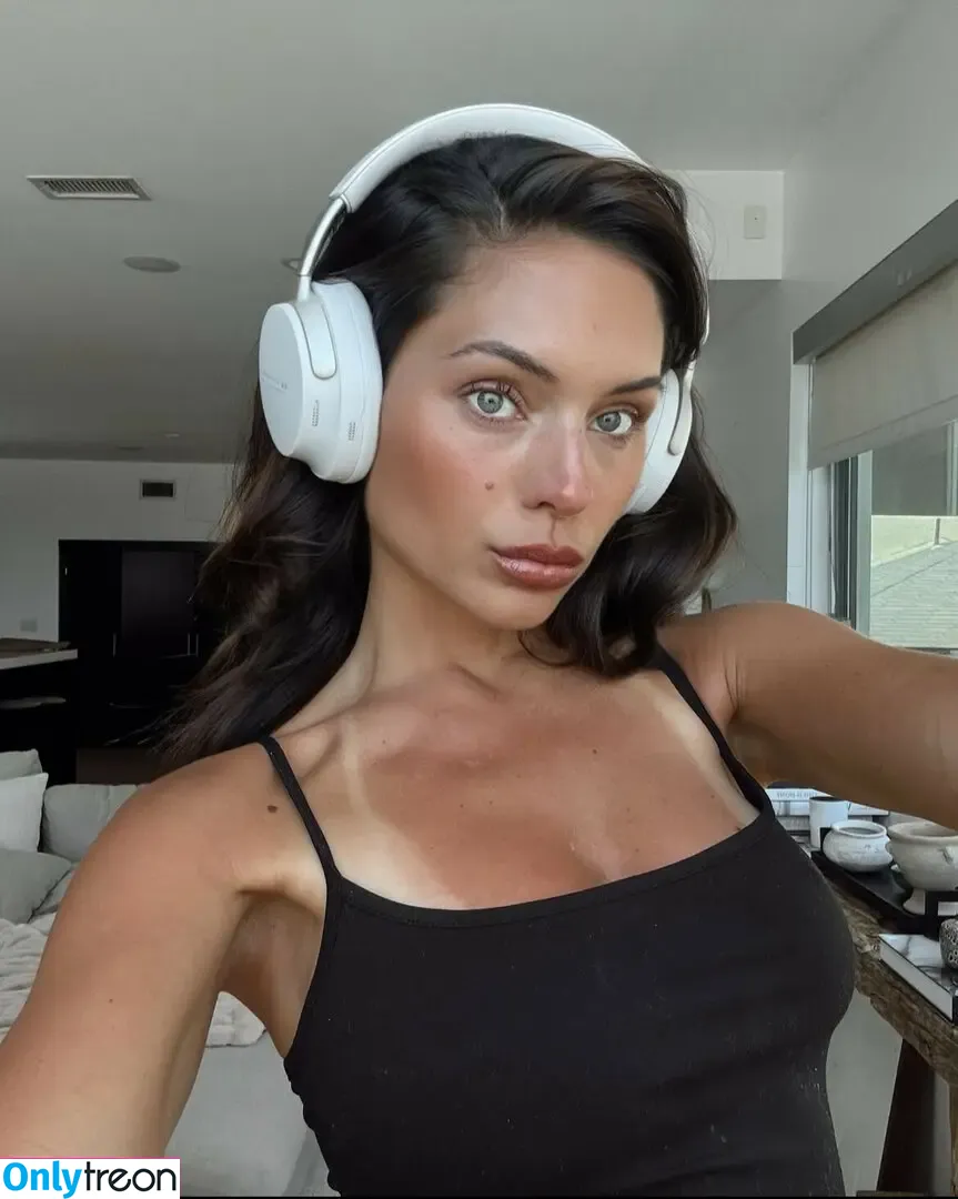 Alyssa Lynch nude photo #0339 (alyssalynch)