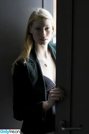Alyssa Sutherland / TheRealAlyssaS фото голая #0108